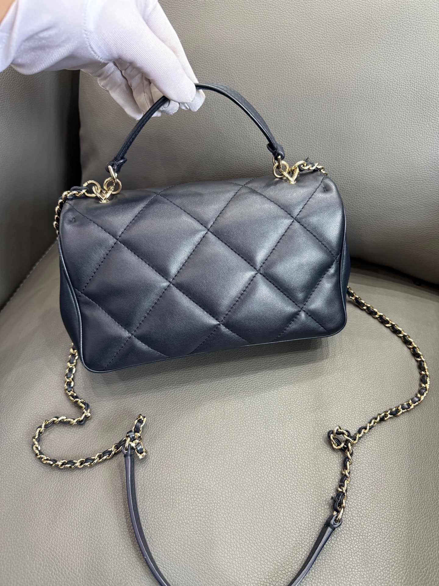 Chanel - Chanel 19 Top Handle Flap Bag - Lambskin leather - Navy Blue - (Small)