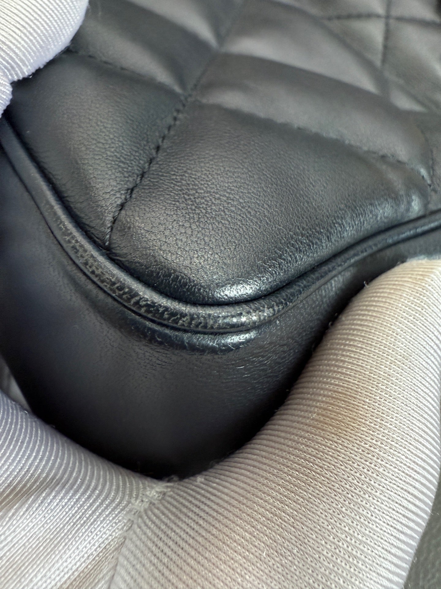Chanel - Chanel 19 Top Handle Flap Bag - Lambskin leather - Navy Blue - (Small)