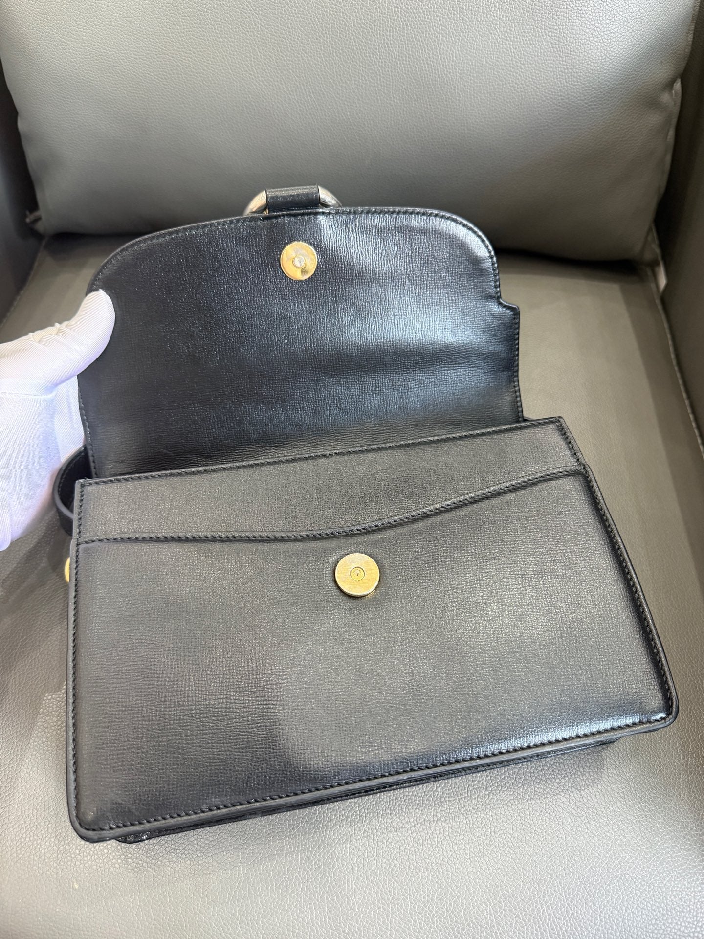 Gucci - Double G Flap Messenger Bag - Leather - Black - (Small)