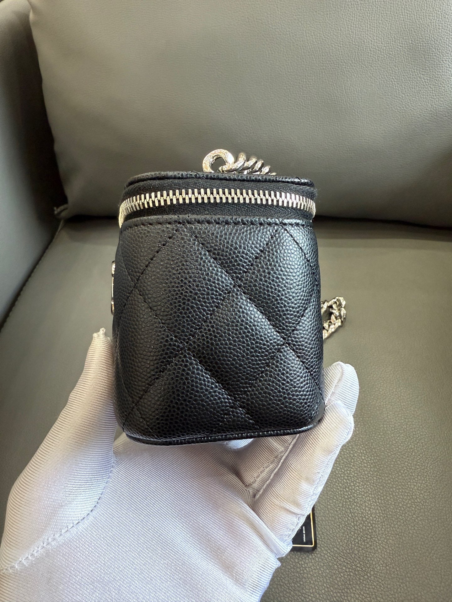Chanel - 22S Enamel Chain Vanity Case - Caviar leather - Black with Silver-Tone Hardware - (Mini)