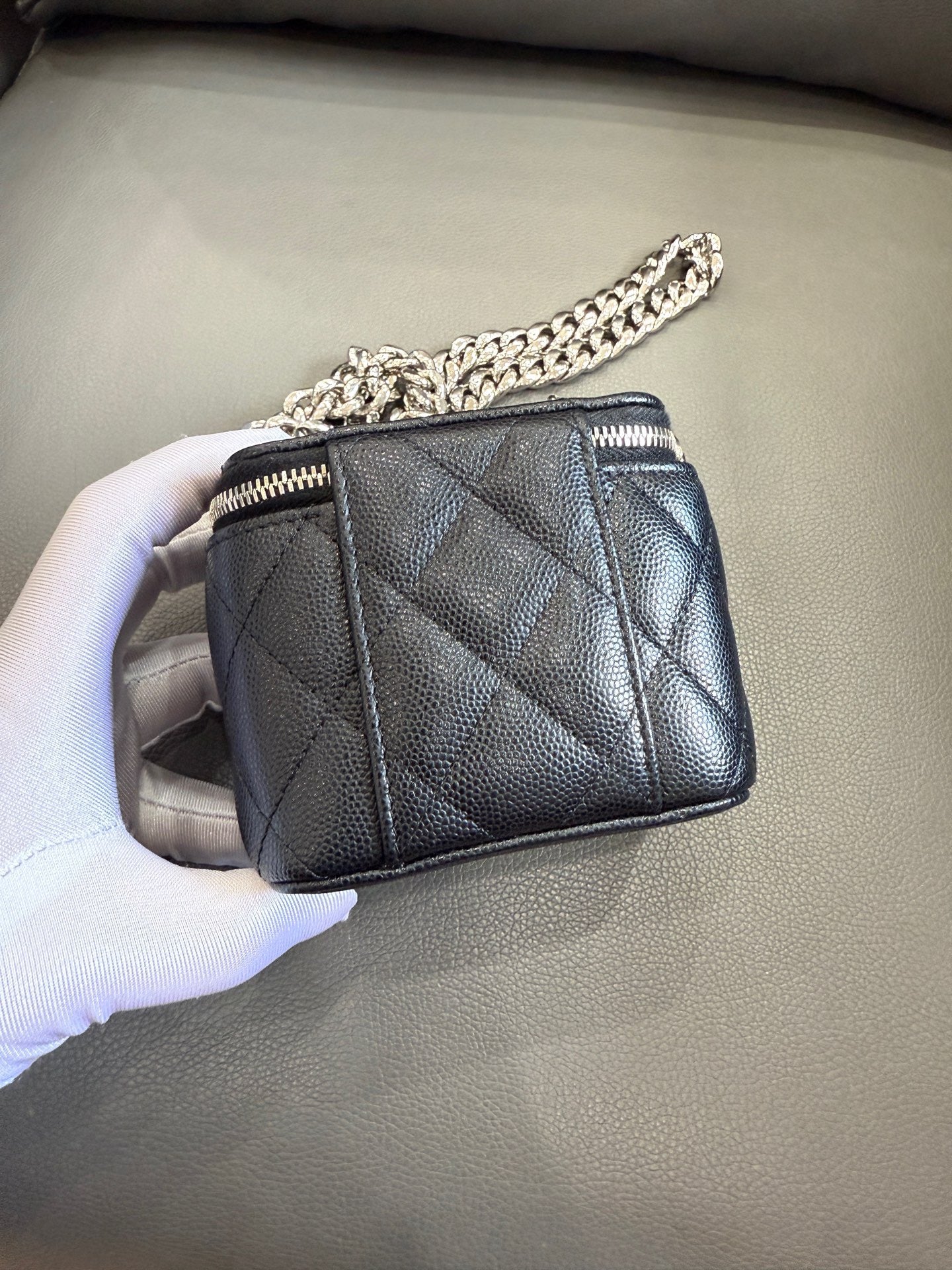Chanel - 22S Enamel Chain Vanity Case - Caviar leather - Black with Silver-Tone Hardware - (Mini)