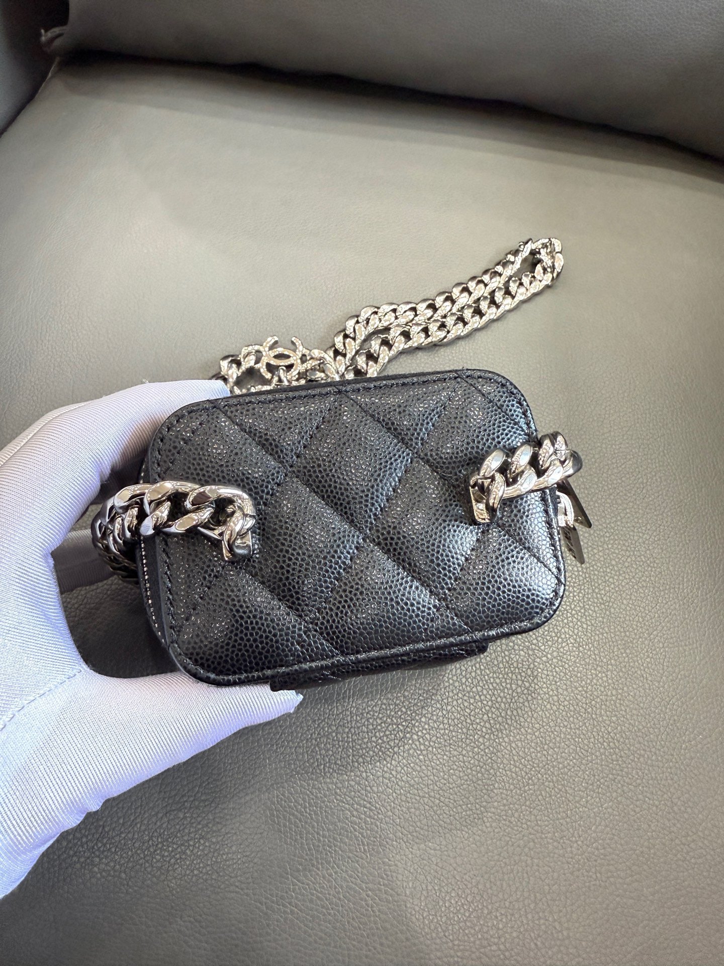 Chanel - 22S Enamel Chain Vanity Case - Caviar leather - Black with Silver-Tone Hardware - (Mini)