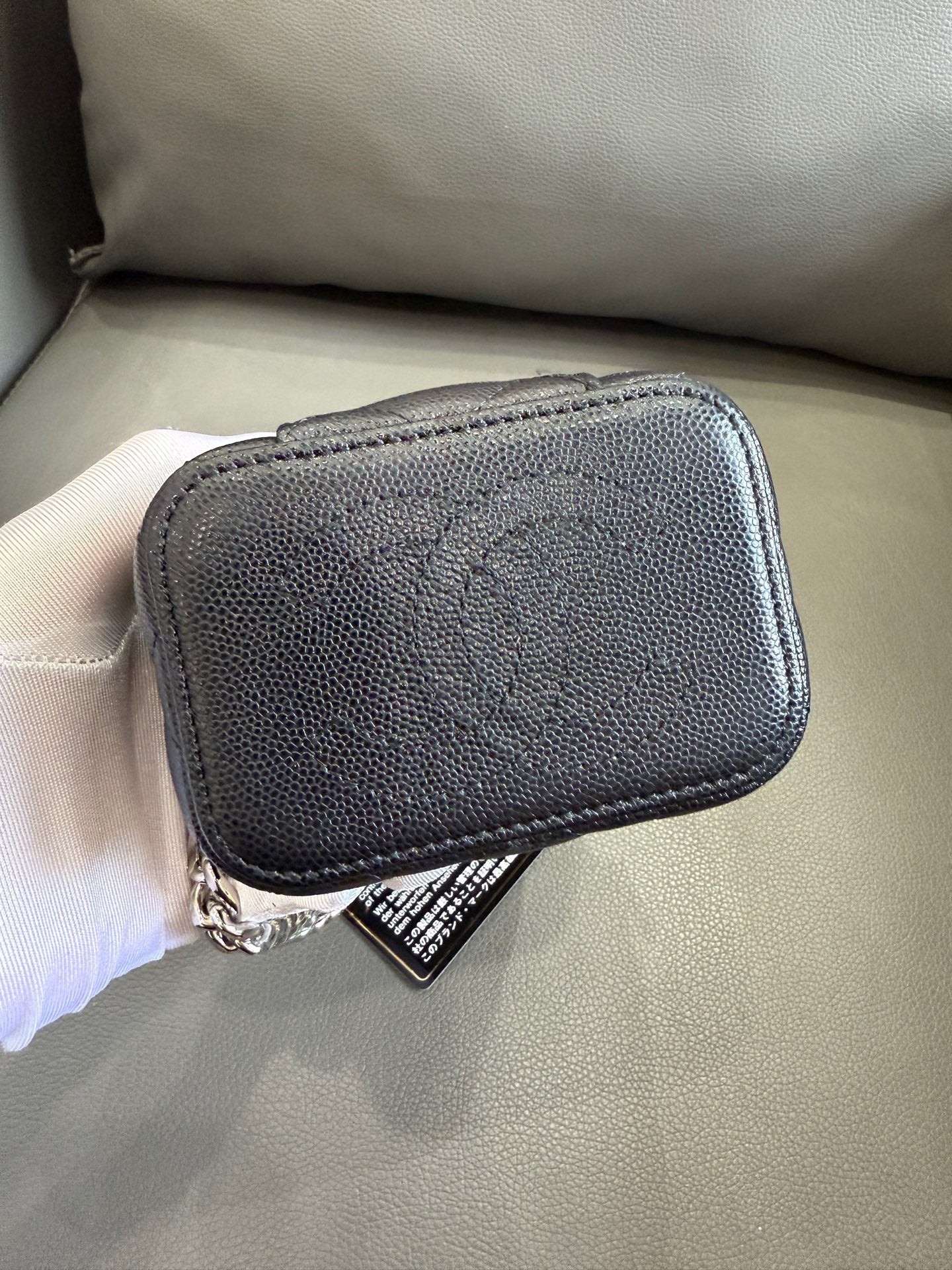 Chanel - 22S Enamel Chain Vanity Case - Caviar leather - Black with Silver-Tone Hardware - (Mini)