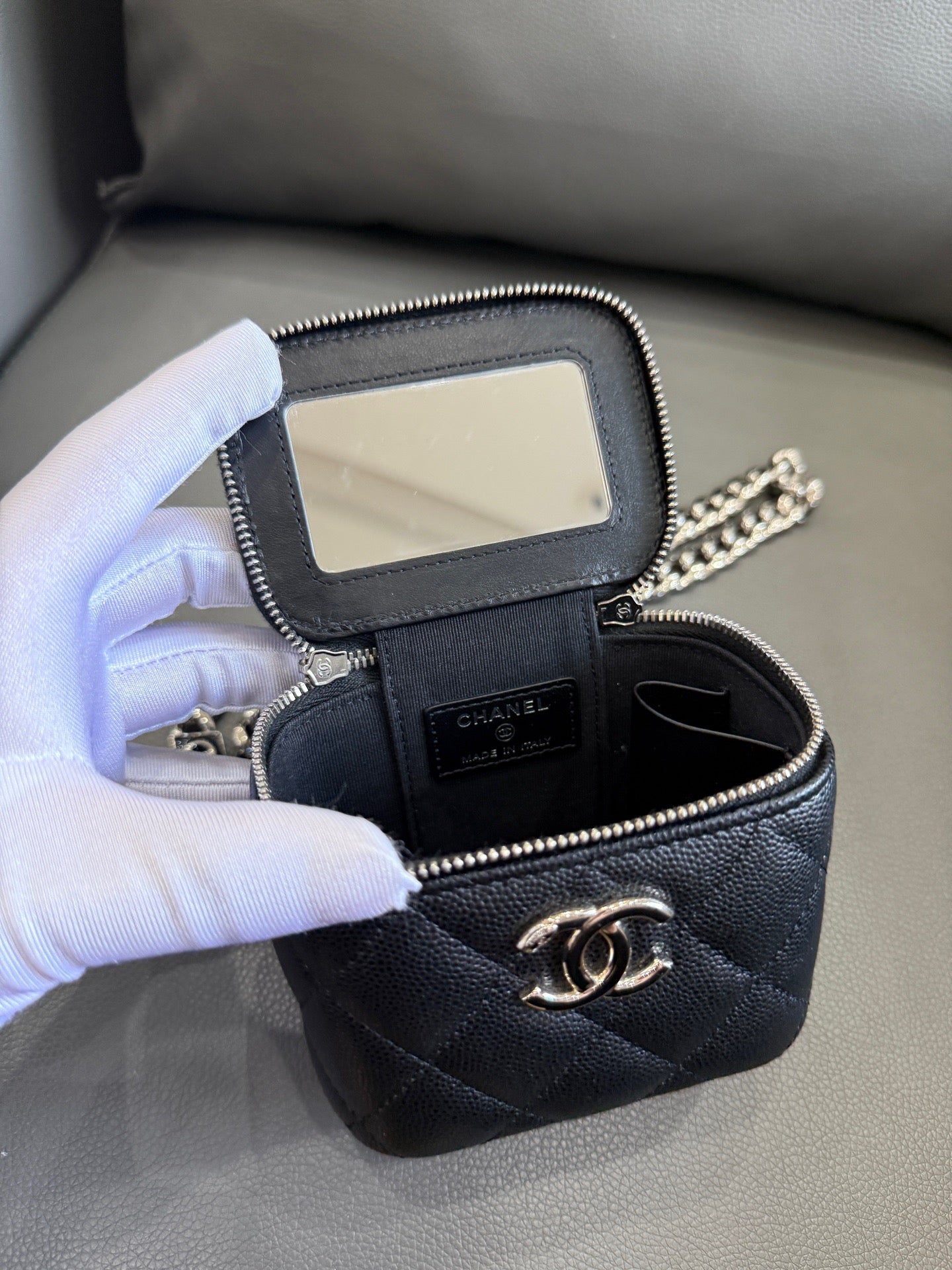 Chanel - 22S Enamel Chain Vanity Case - Caviar leather - Black with Silver-Tone Hardware - (Mini)