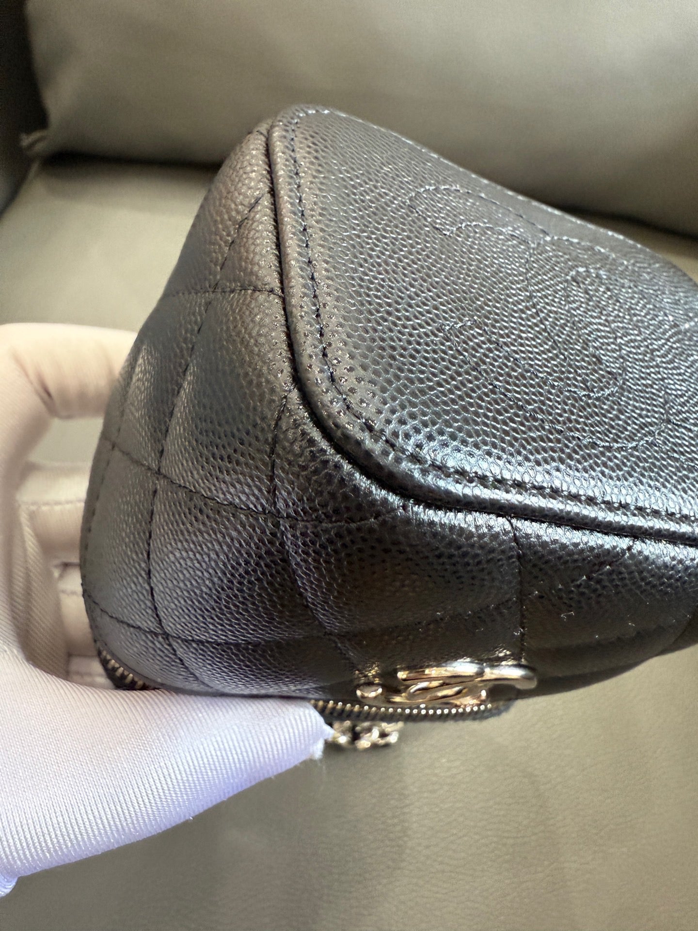 Chanel - 22S Enamel Chain Vanity Case - Caviar leather - Black with Silver-Tone Hardware - (Mini)