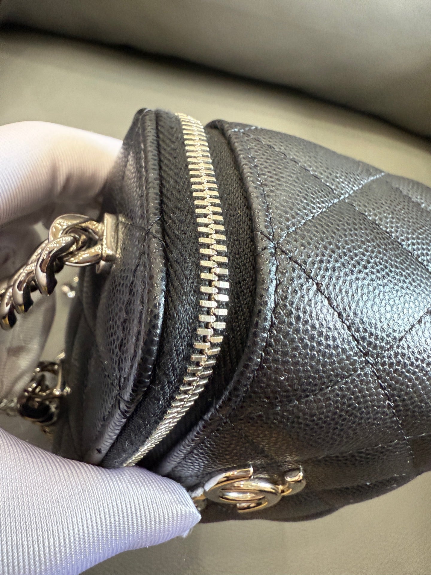 Chanel - 22S Enamel Chain Vanity Case - Caviar leather - Black with Silver-Tone Hardware - (Mini)