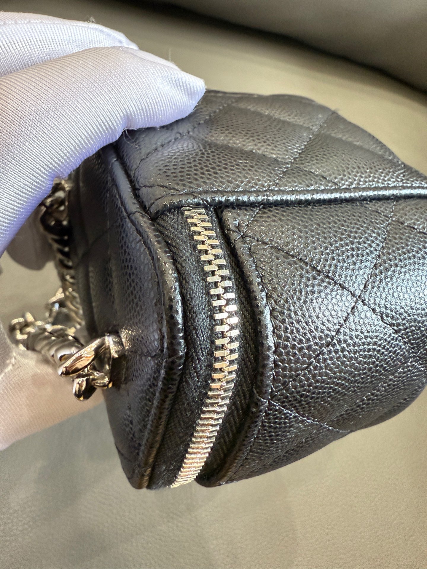 Chanel - 22S Enamel Chain Vanity Case - Caviar leather - Black with Silver-Tone Hardware - (Mini)