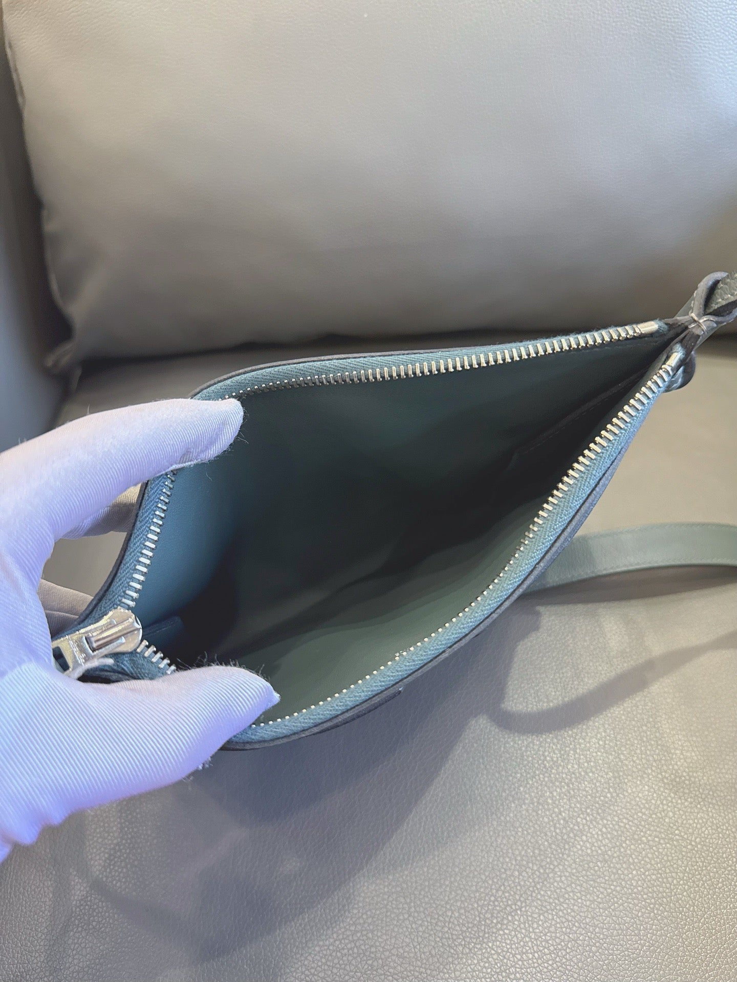 Hermès - Ultrapla - Grained leather - Hurricane Blue with Silver-Tone Hardware - (Small)