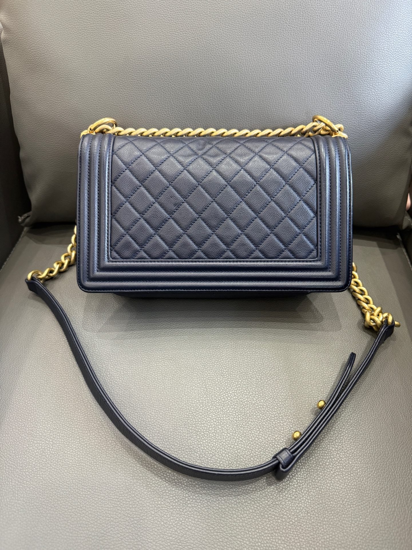 Chanel - Boy Bag - Caviar leather - Navy blue - (Medium)