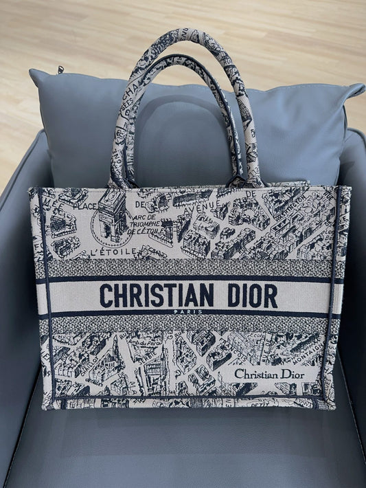 Dior - Book Tote Medium - Embroidered canvas - Beige - (medium)