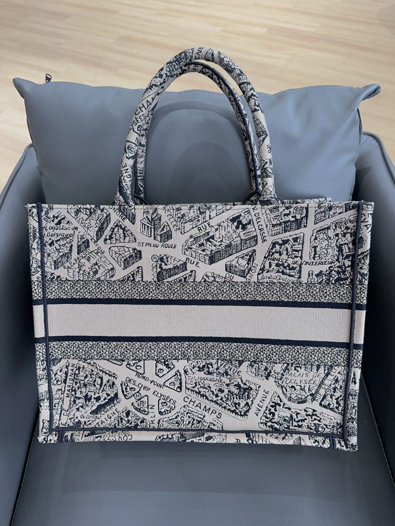Dior - Book Tote Medium - Embroidered canvas - Beige - (medium)