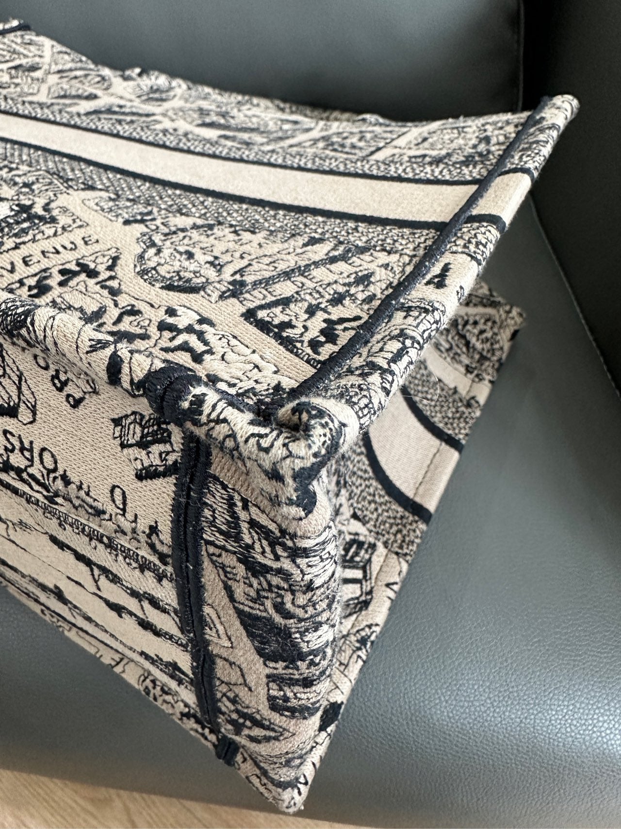 Dior - Book Tote Medium - Embroidered canvas - Beige - (medium)