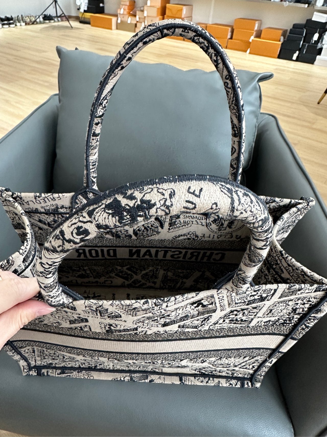 Dior - Book Tote Medium - Embroidered canvas - Beige - (medium)