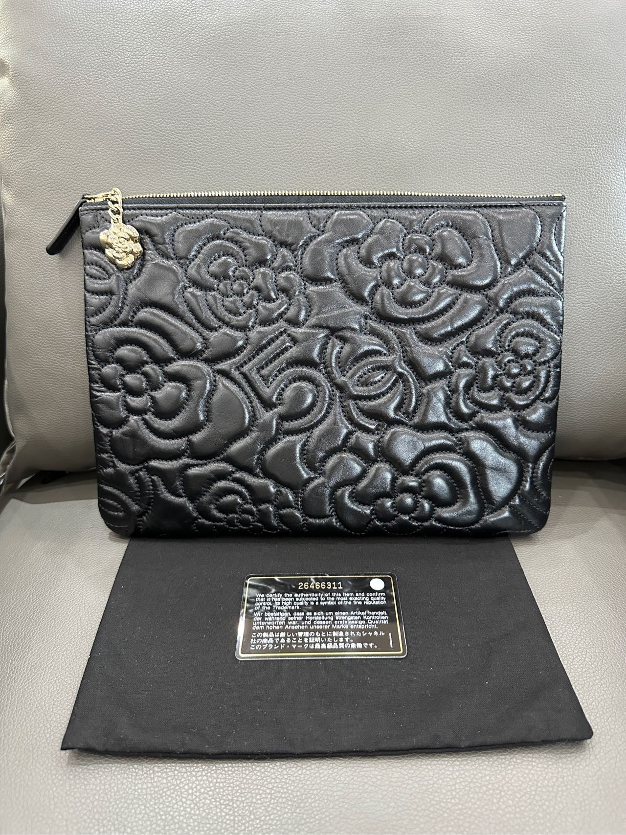Chanel - Camellia N°5 Clutch - Leather - Black - (Medium)