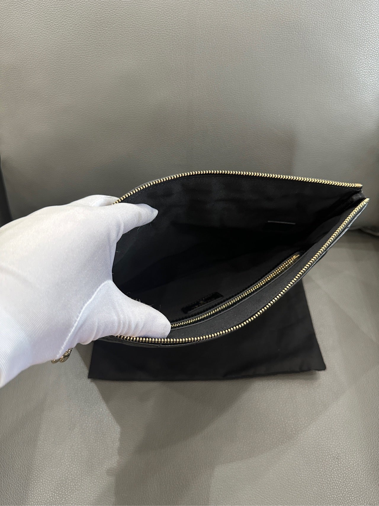 Chanel - Camellia N°5 Clutch - Leather - Black - (Medium)