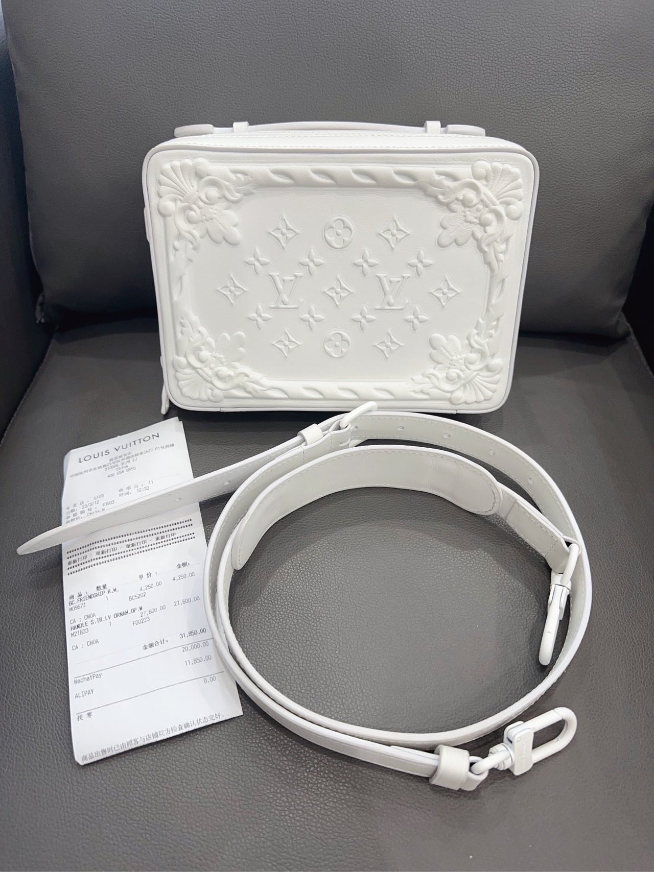 Louis Vuitton - Soft Trunk - Embossed leather - White - (small)