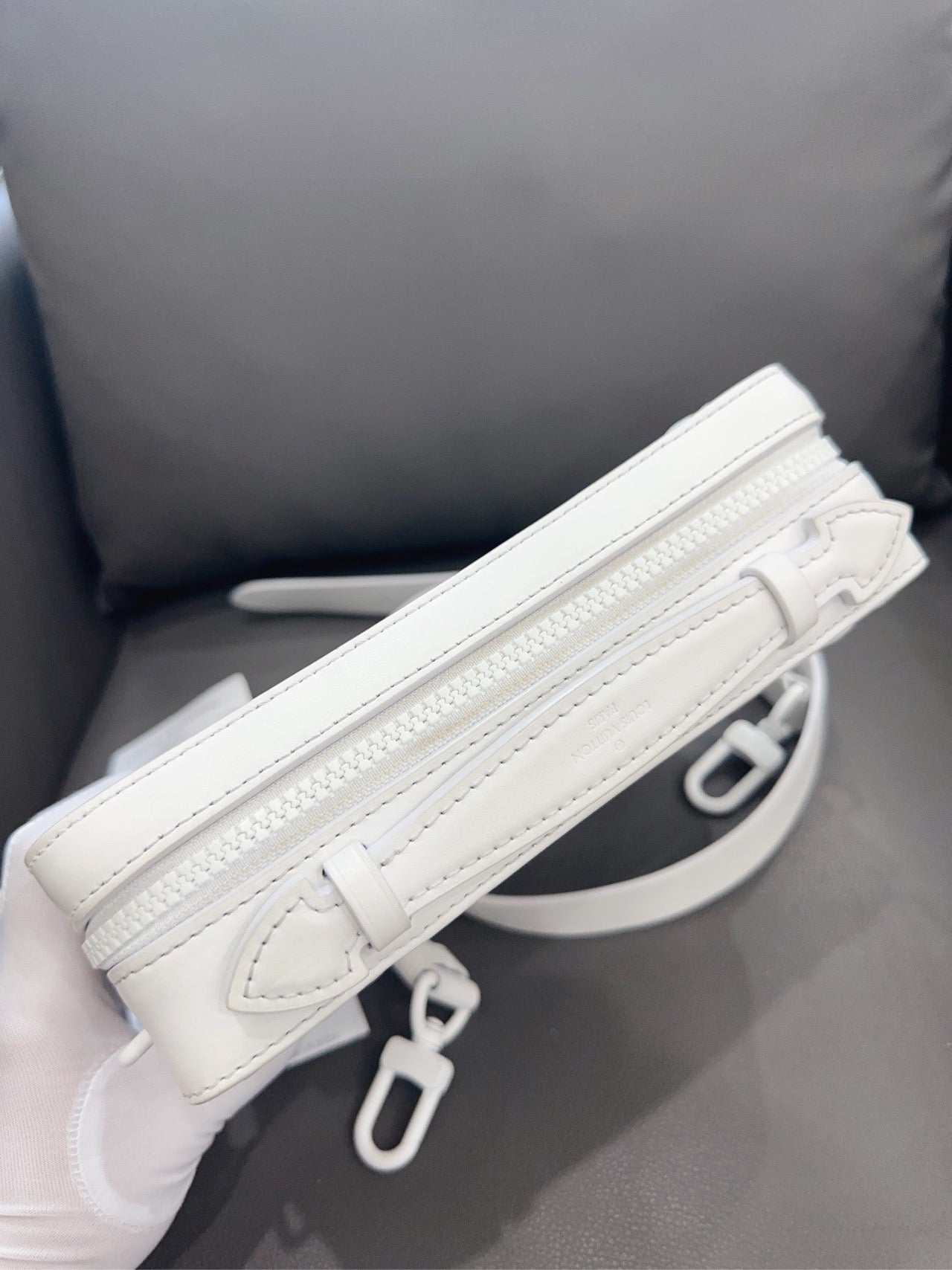 Louis Vuitton - Soft Trunk - Embossed leather - White - (small)