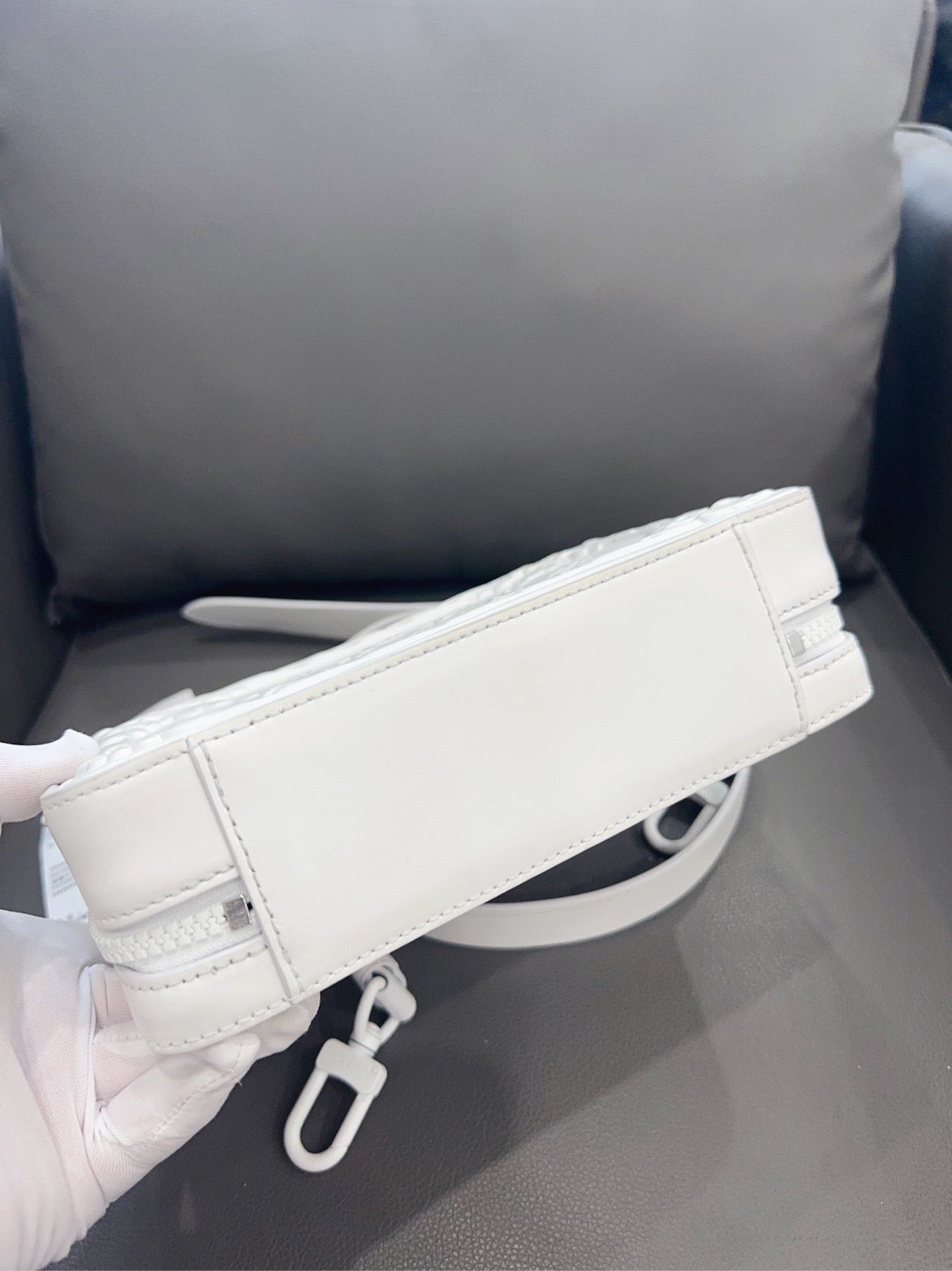 Louis Vuitton - Soft Trunk - Embossed leather - White - (small)