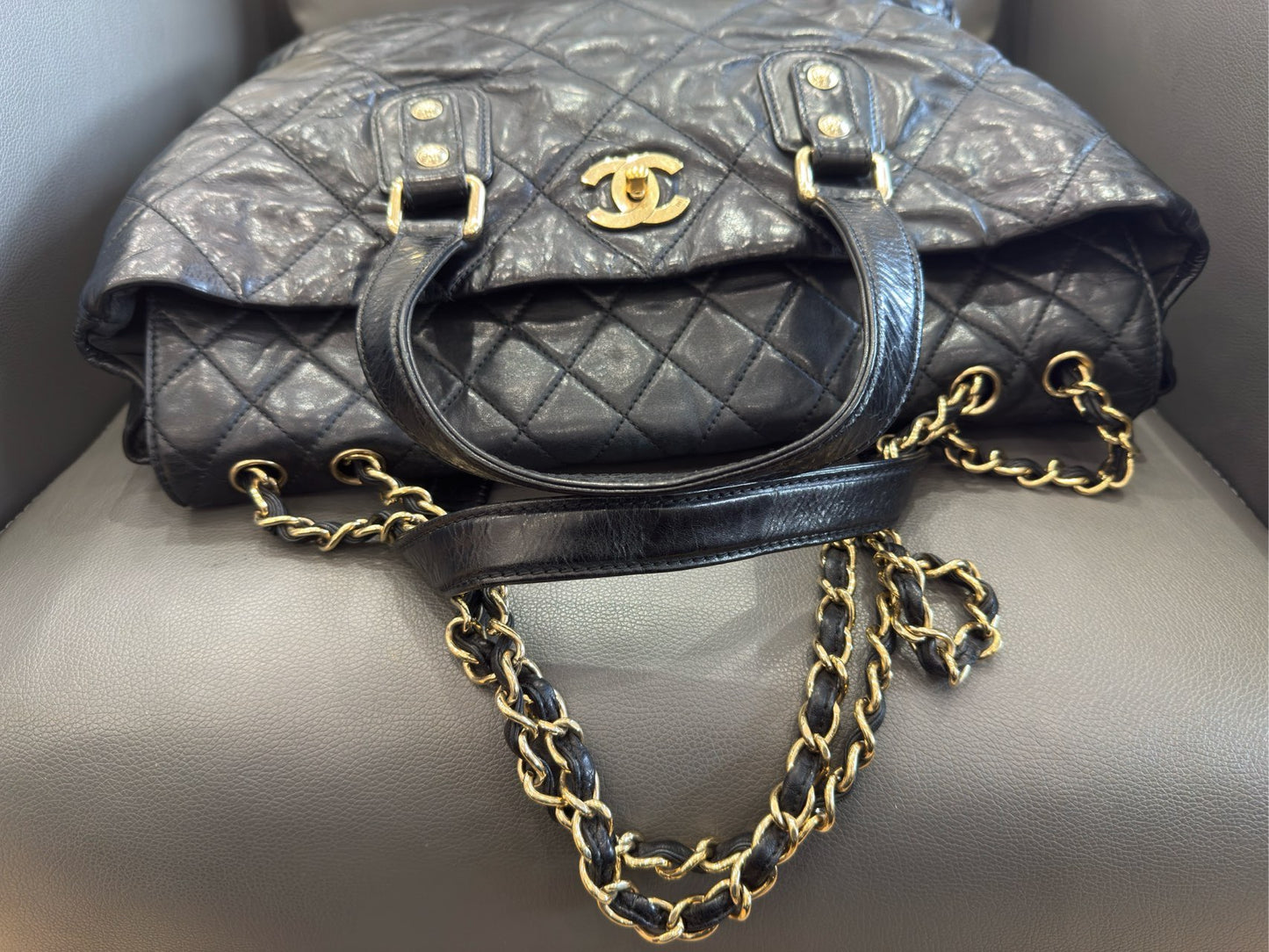 Chanel - Chain Around Tote - Aged calfskin leather (oiled wax leather) - Black - (Large)