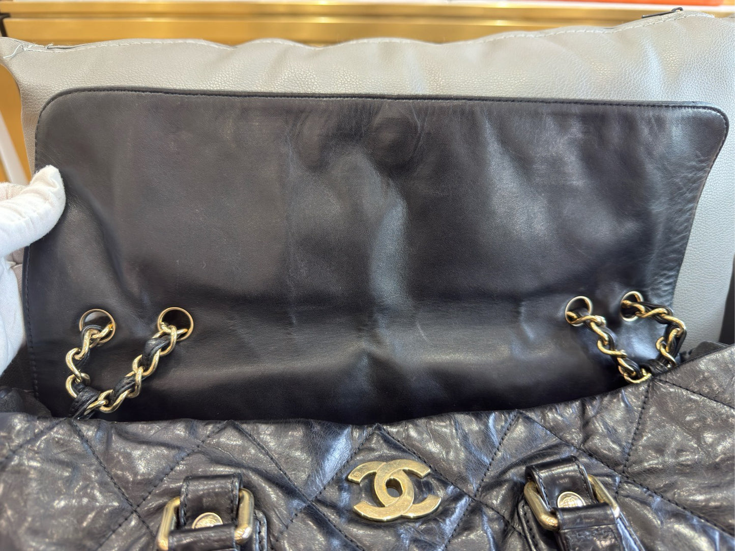 Chanel - Chain Around Tote - Aged calfskin leather (oiled wax leather) - Black - (Large)