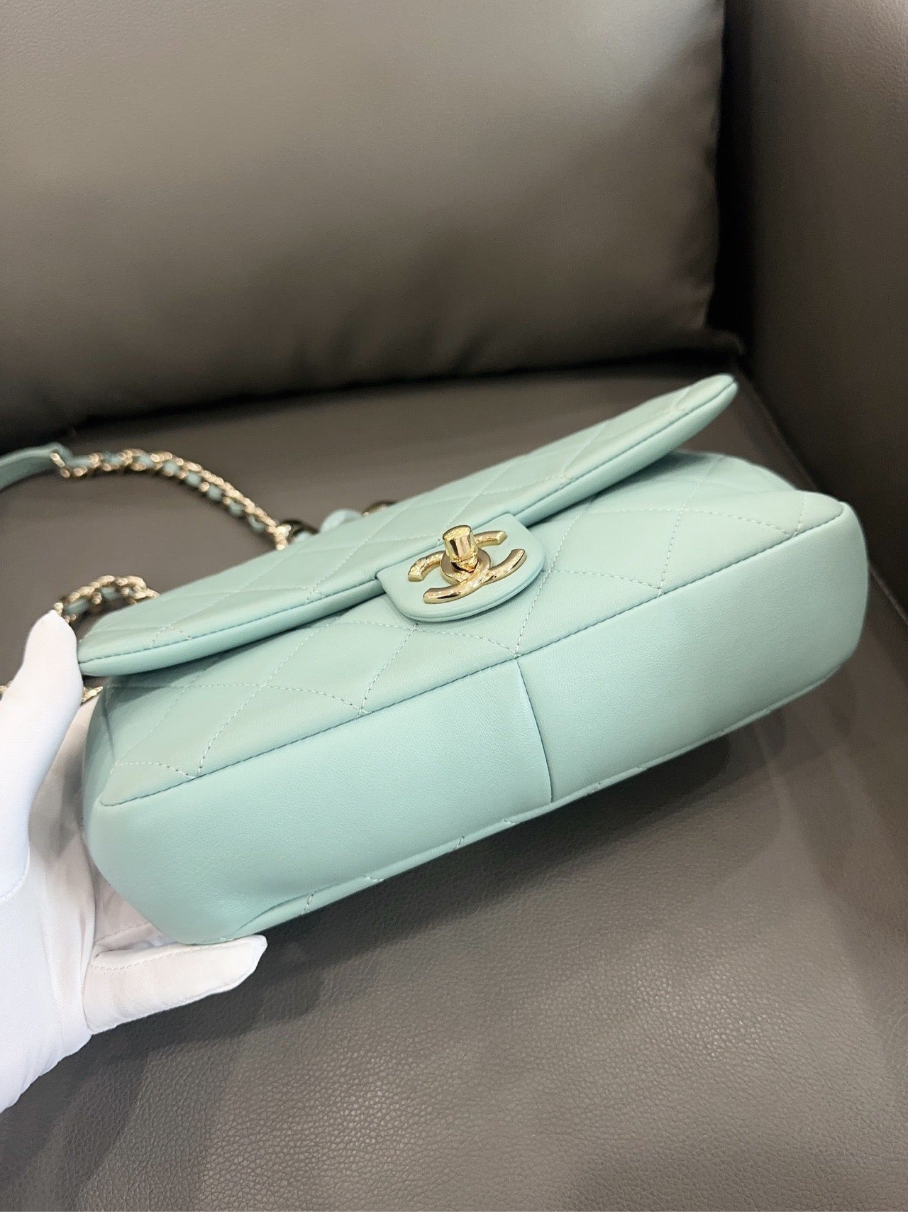 Chanel - Resort Collection Enamel Chain Flap Bag - Lambskin leather - Light Blue - (Small)