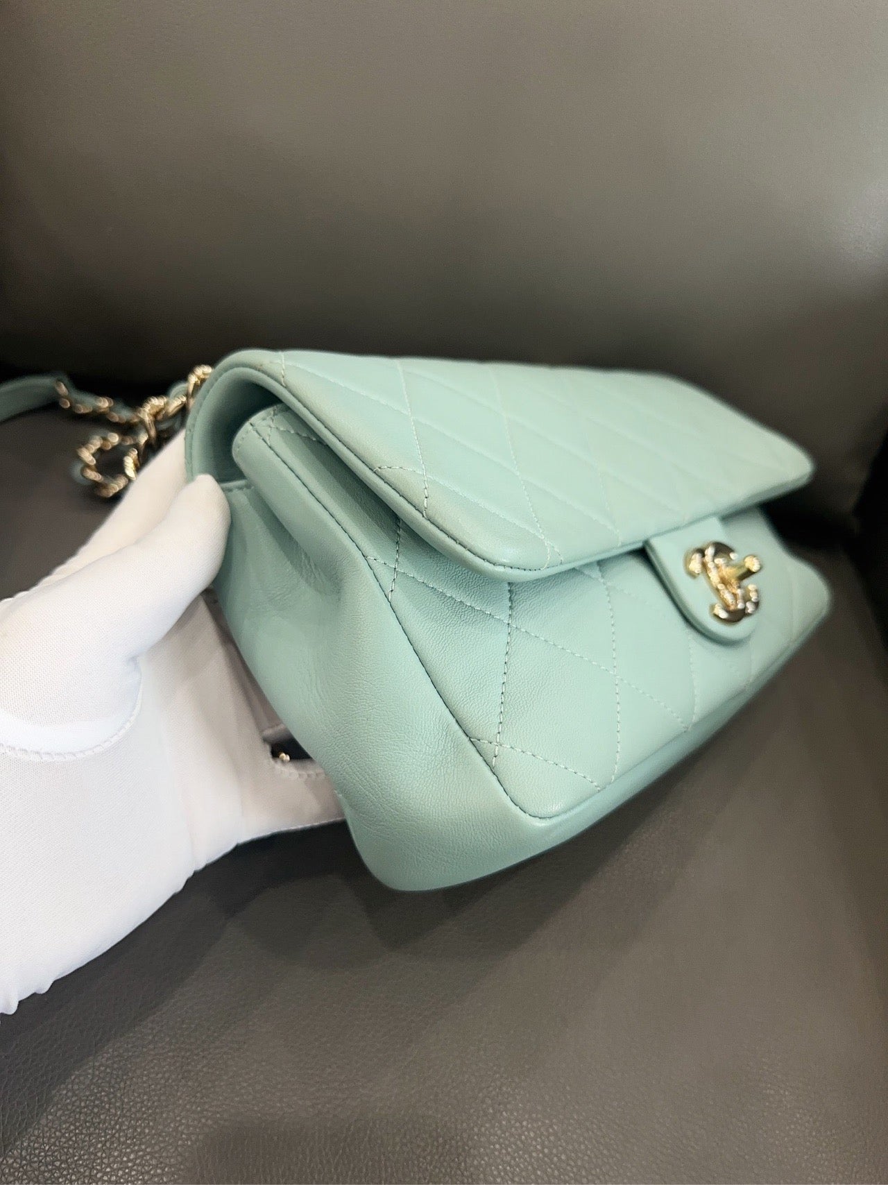 Chanel - Resort Collection Enamel Chain Flap Bag - Lambskin leather - Light Blue - (Small)