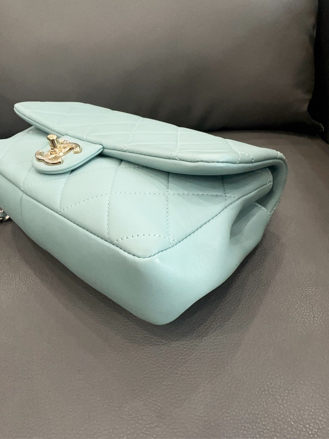 Chanel - Resort Collection Enamel Chain Flap Bag - Lambskin leather - Light Blue - (Small)
