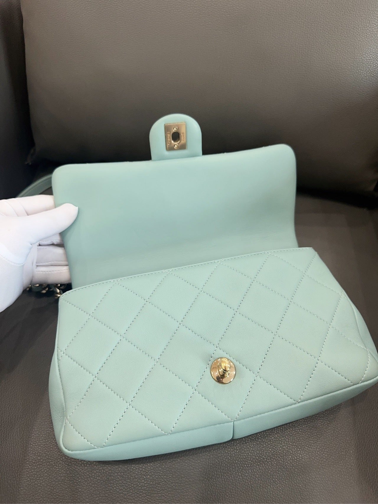 Chanel - Resort Collection Enamel Chain Flap Bag - Lambskin leather - Light Blue - (Small)