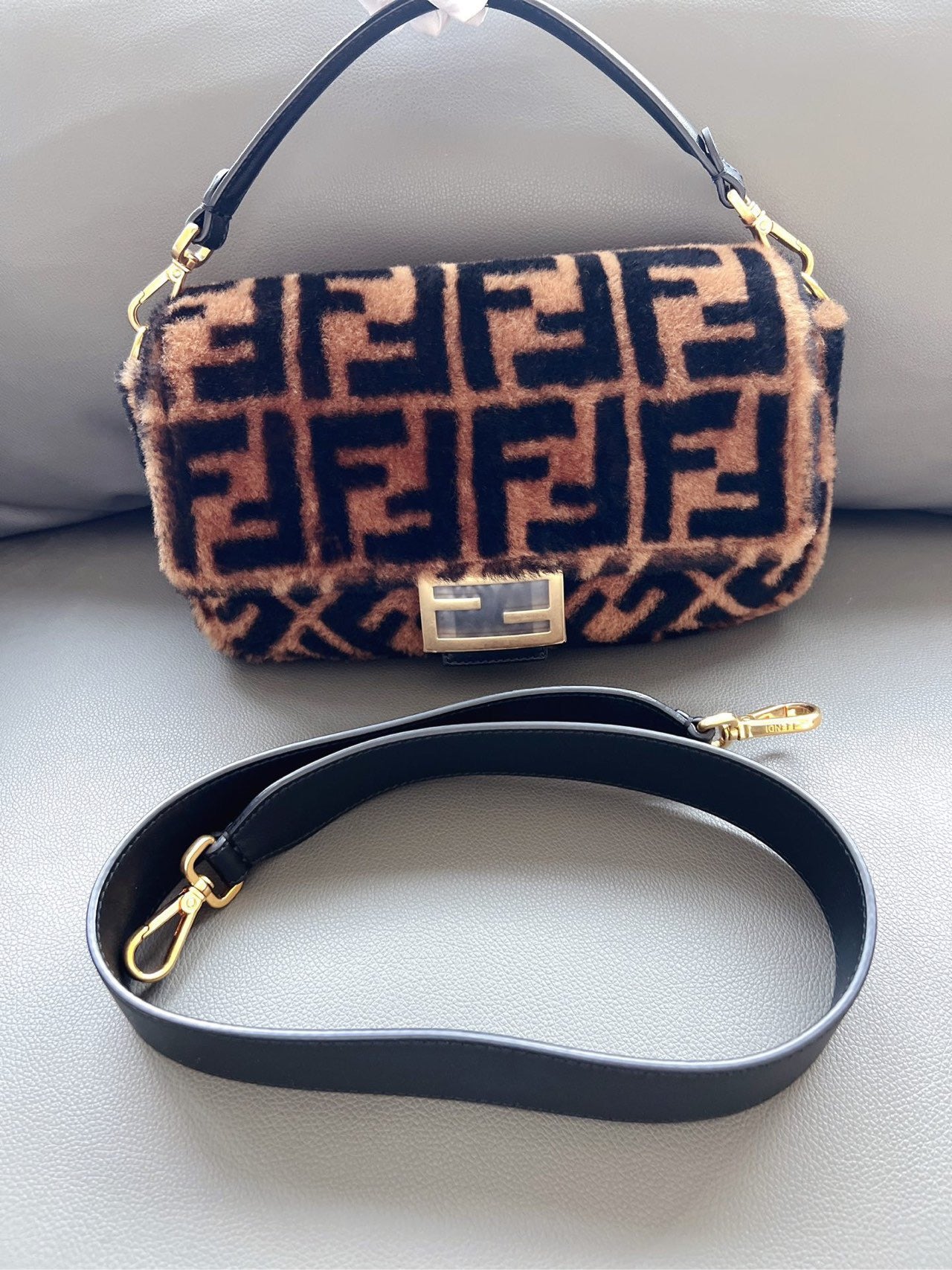 Fendi - Baguette - Wool - Brown - (Medium)