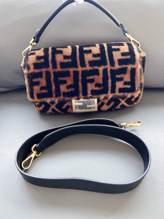 Fendi - Baguette - Wool - Brown - (Medium)