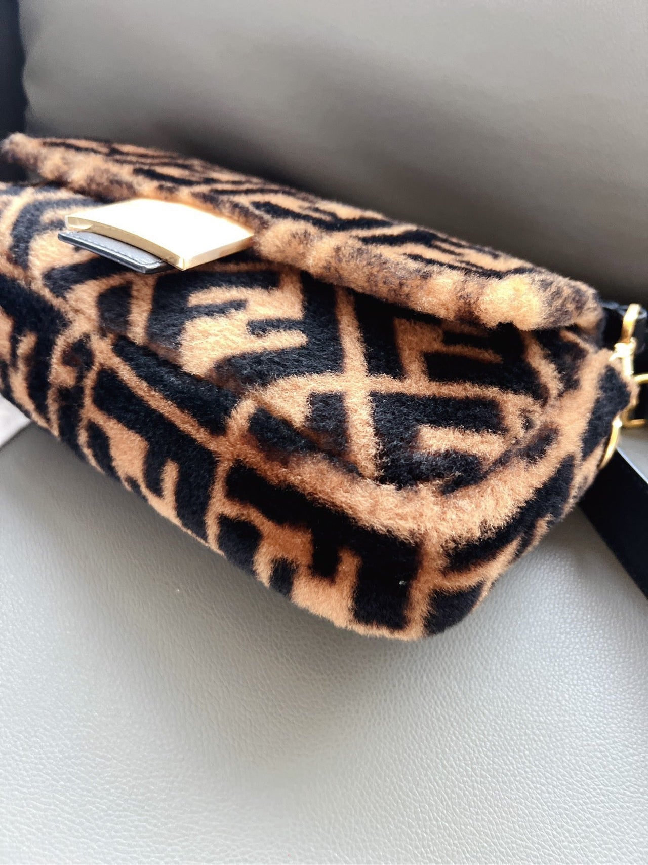 Fendi - Baguette - Wool - Brown - (Medium)