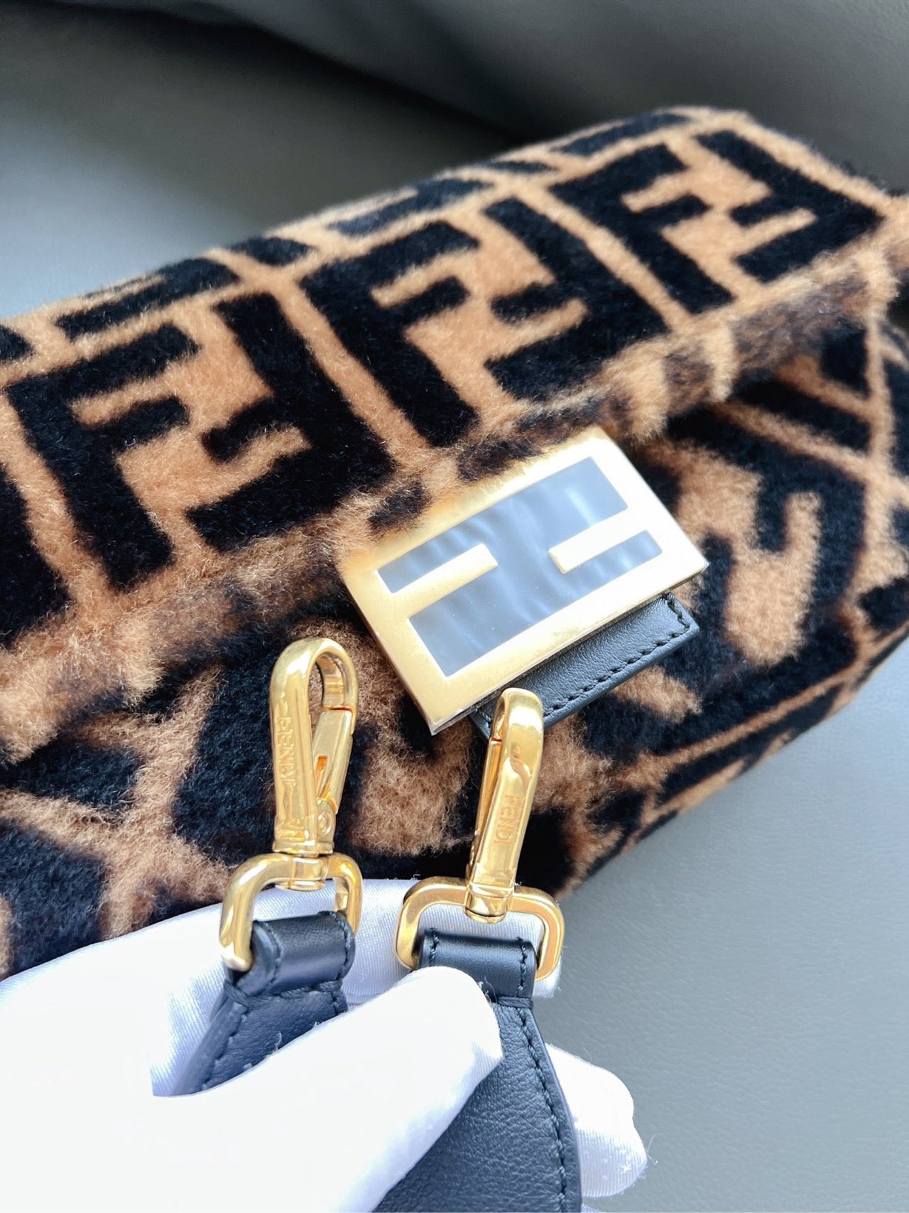Fendi - Baguette - Wool - Brown - (Medium)