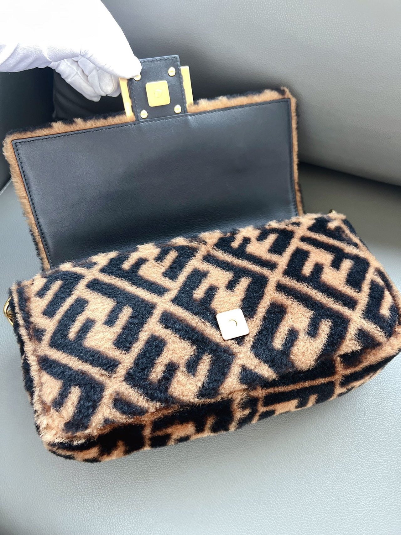 Fendi - Baguette - Wool - Brown - (Medium)