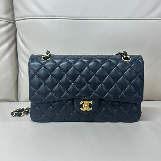 Chanel - Classic Flap - Lambskin leather - Black - (medium)