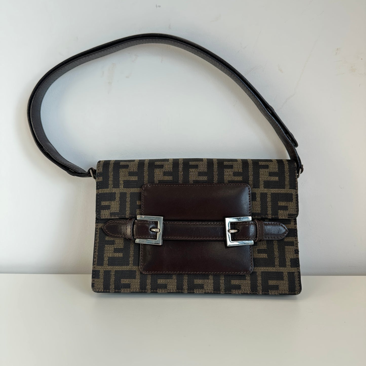 Fendi - Baguette - Zucca monogram canvas with cowhide leather trim - Brown - (Medium)