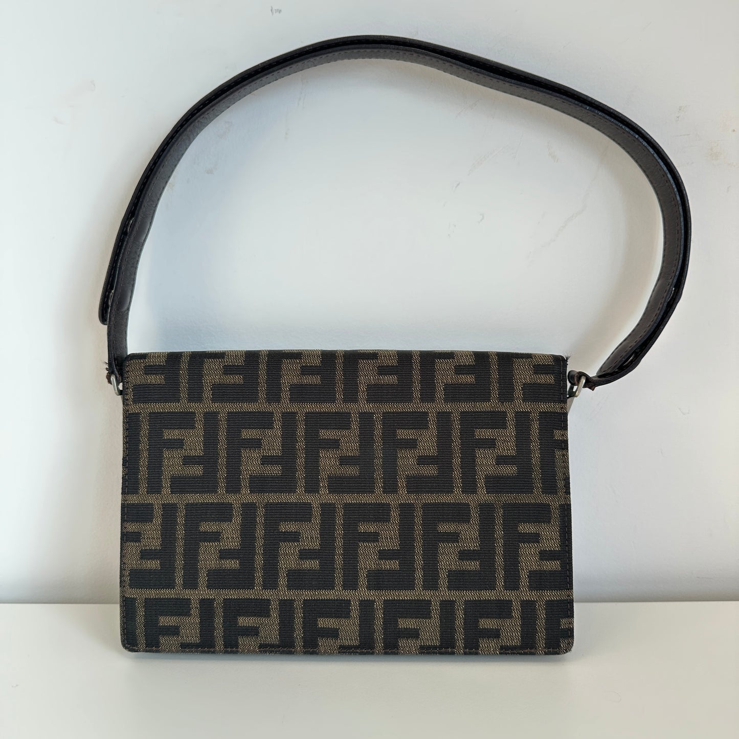 Fendi - Baguette - Zucca monogram canvas with cowhide leather trim - Brown - (Medium)