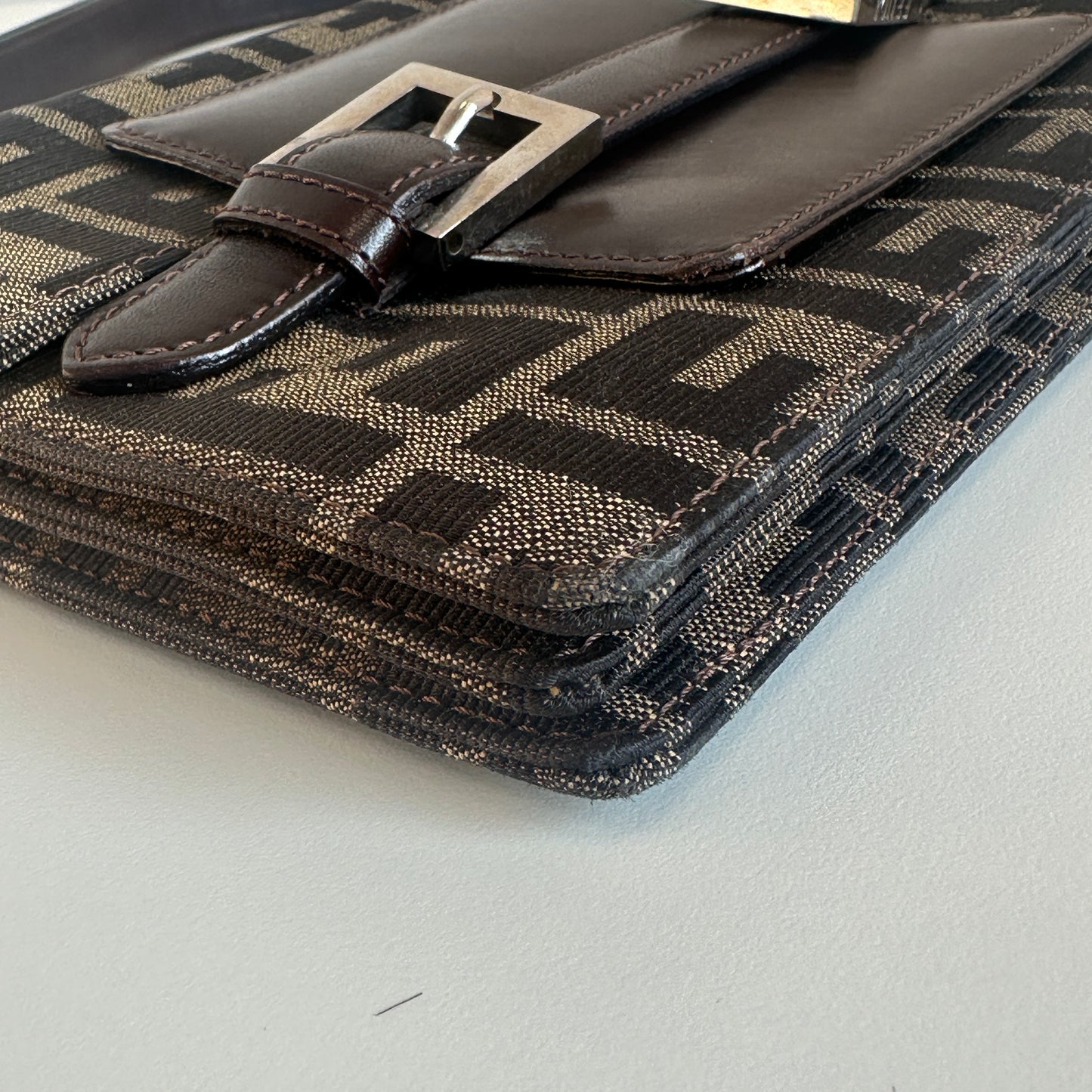 Fendi - Baguette - Zucca monogram canvas with cowhide leather trim - Brown - (Medium)