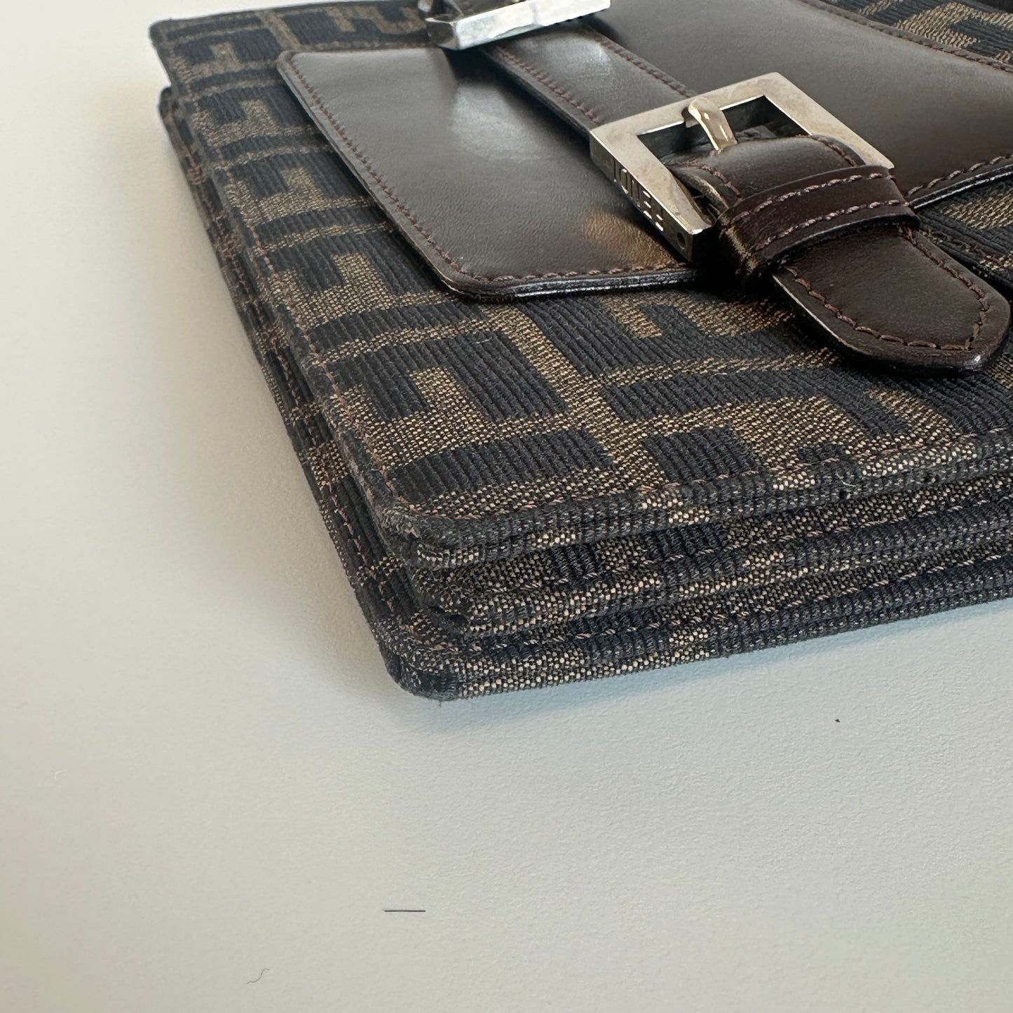 Fendi - Baguette - Zucca monogram canvas with cowhide leather trim - Brown - (Medium)