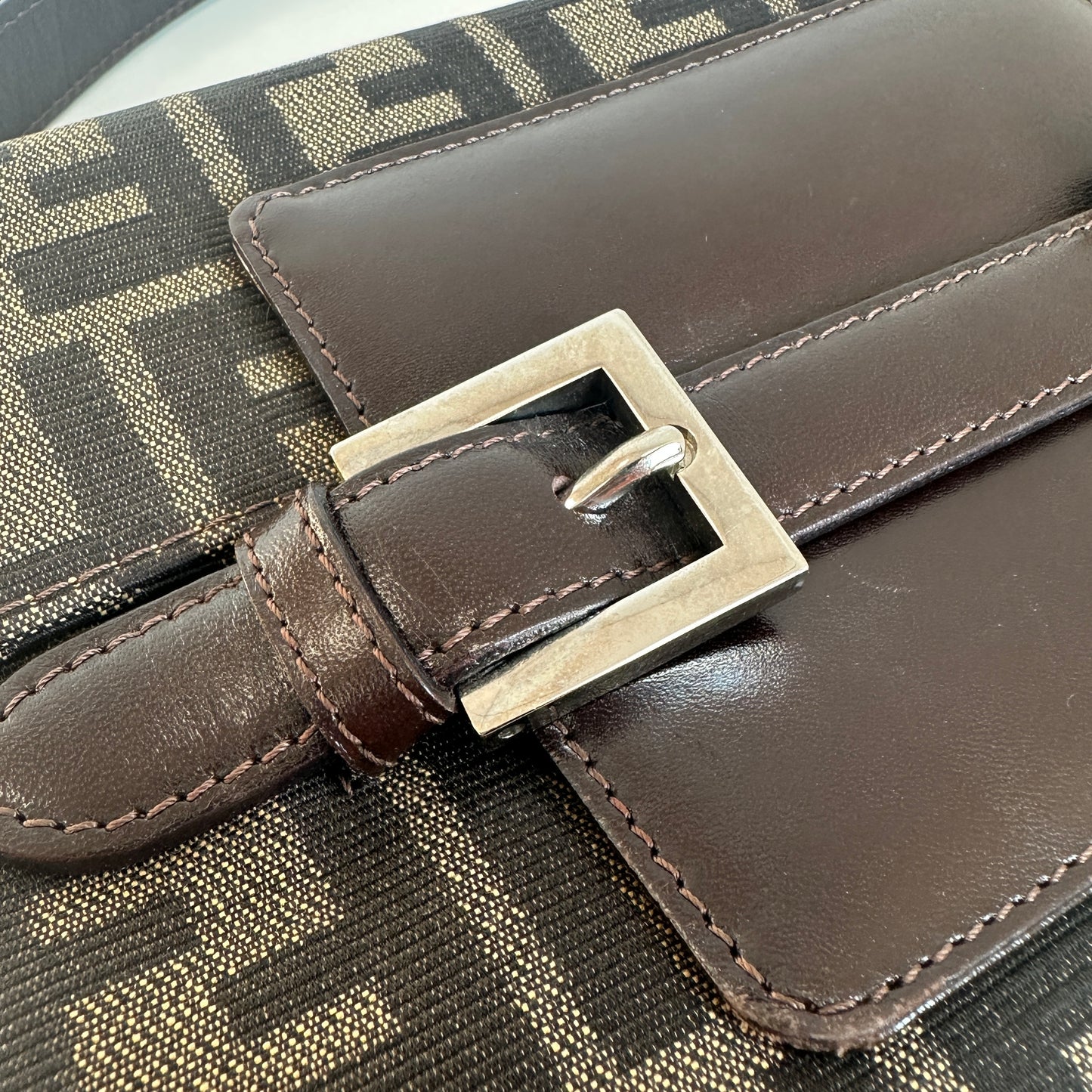 Fendi - Baguette - Zucca monogram canvas with cowhide leather trim - Brown - (Medium)