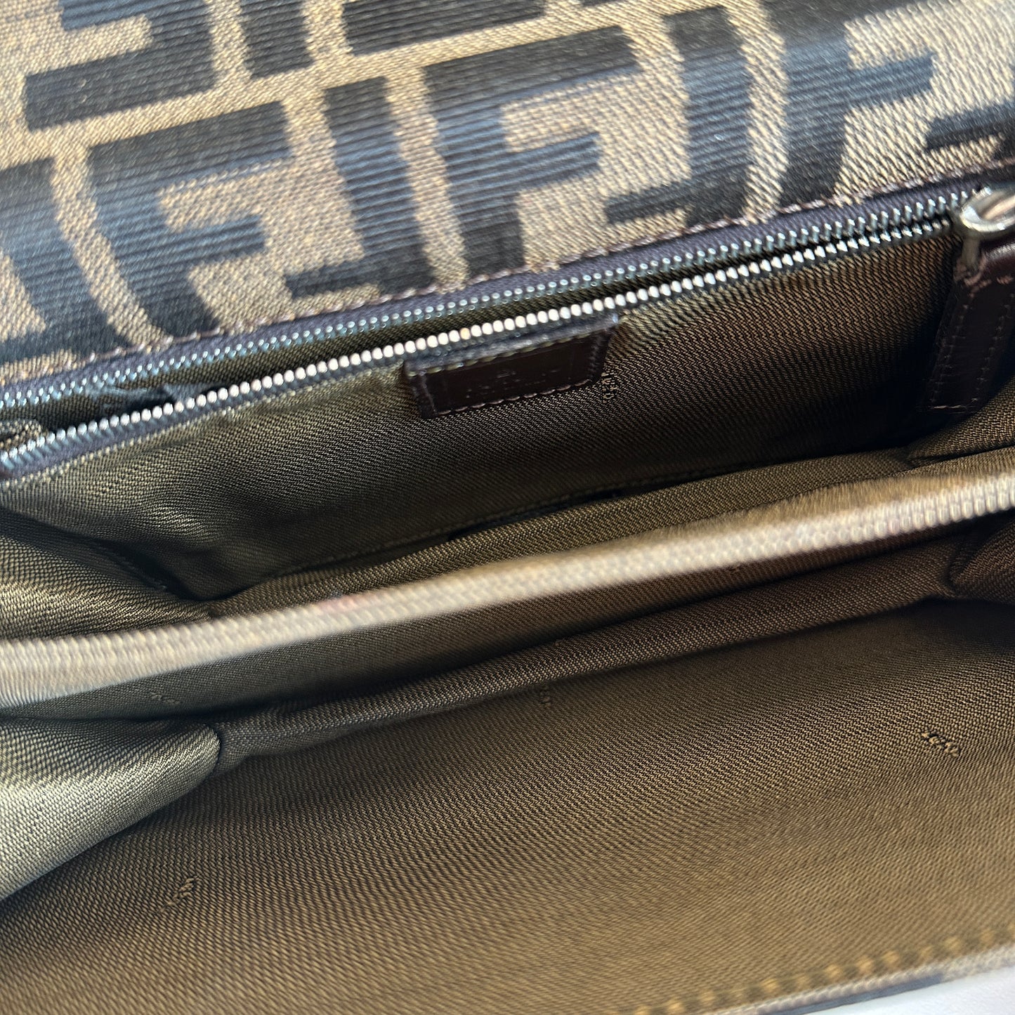 Fendi - Baguette - Zucca monogram canvas with cowhide leather trim - Brown - (Medium)