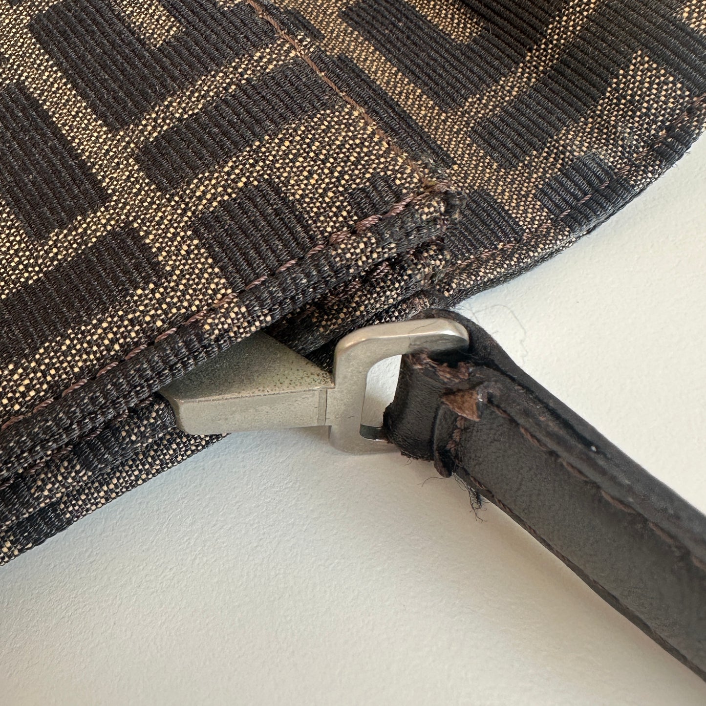 Fendi - Baguette - Zucca monogram canvas with cowhide leather trim - Brown - (Medium)