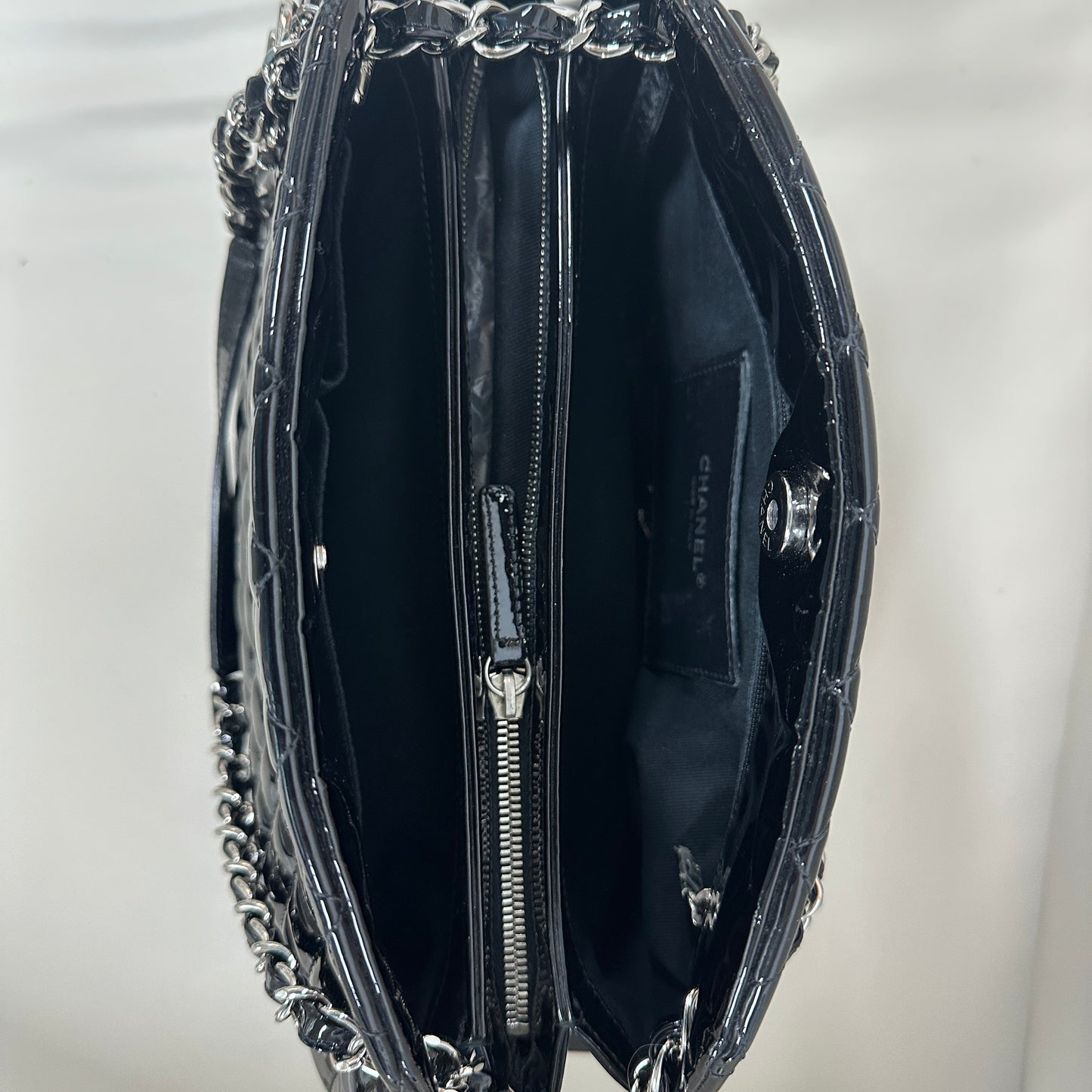 Chanel - Quilted Bowling Bag - Patent leather - Black - (Large)