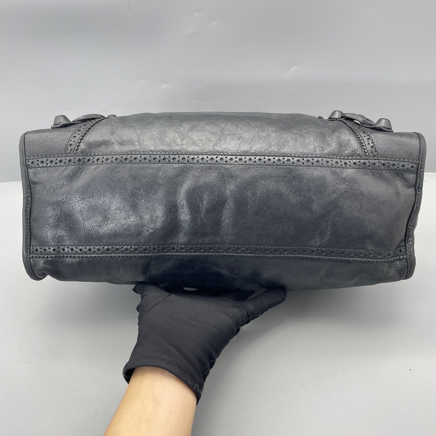 Balenciaga - City - Distressed lambskin leather - Black - (Medium)