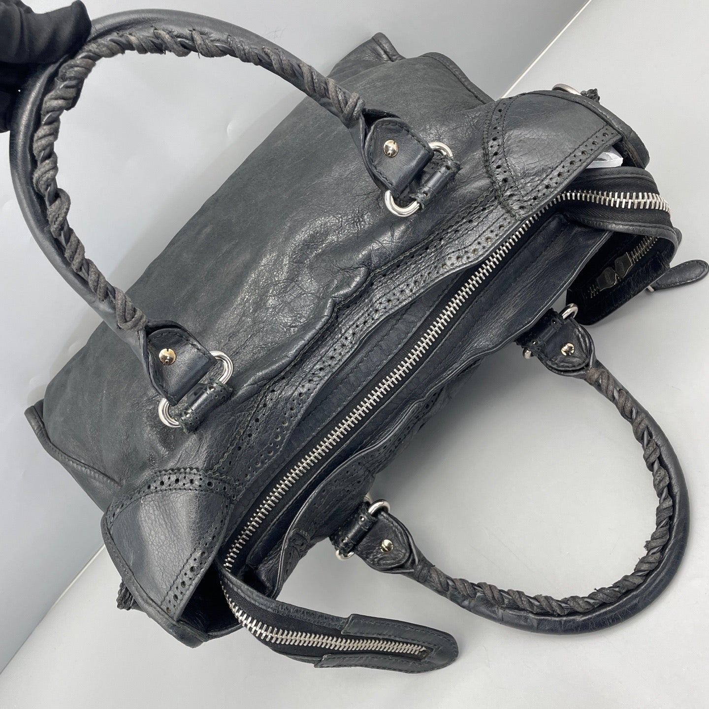 Balenciaga - City - Distressed lambskin leather - Black - (Medium)