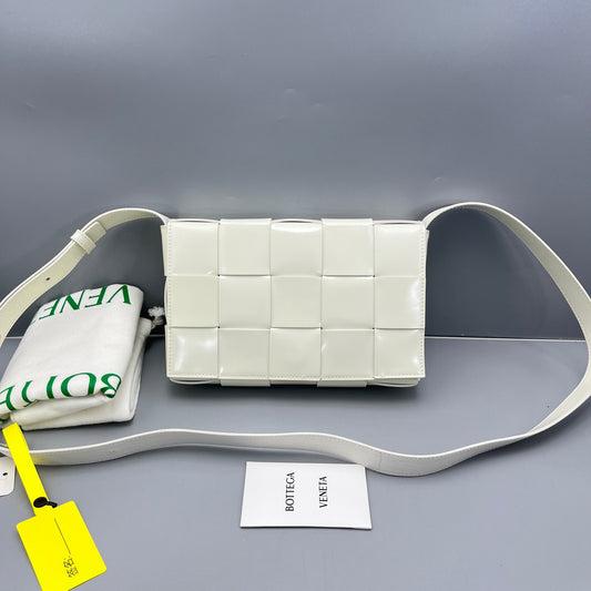 Bottega Veneta - Cassette - Patent leather - White - (small)