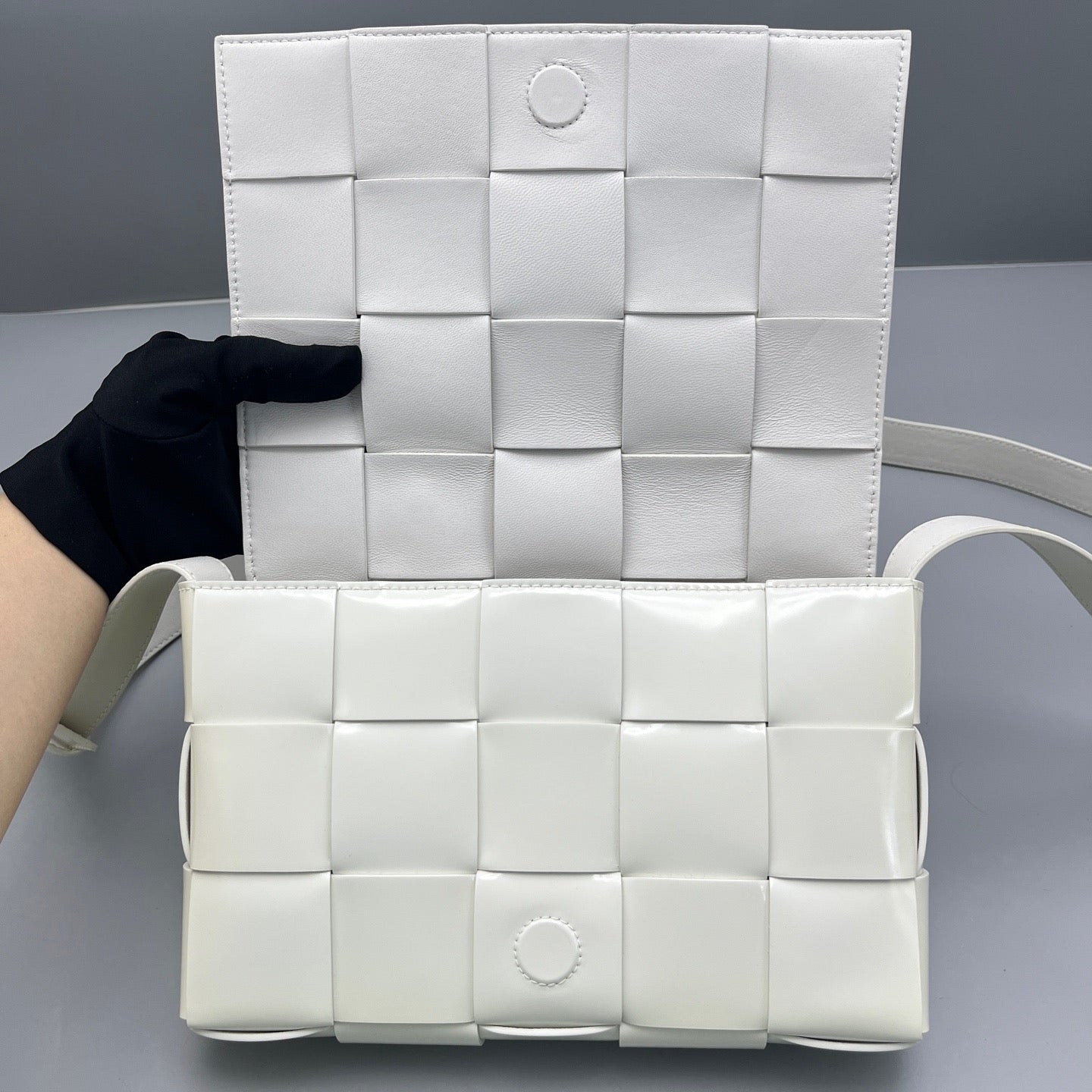 Bottega Veneta - Cassette - Patent leather - White - (small)