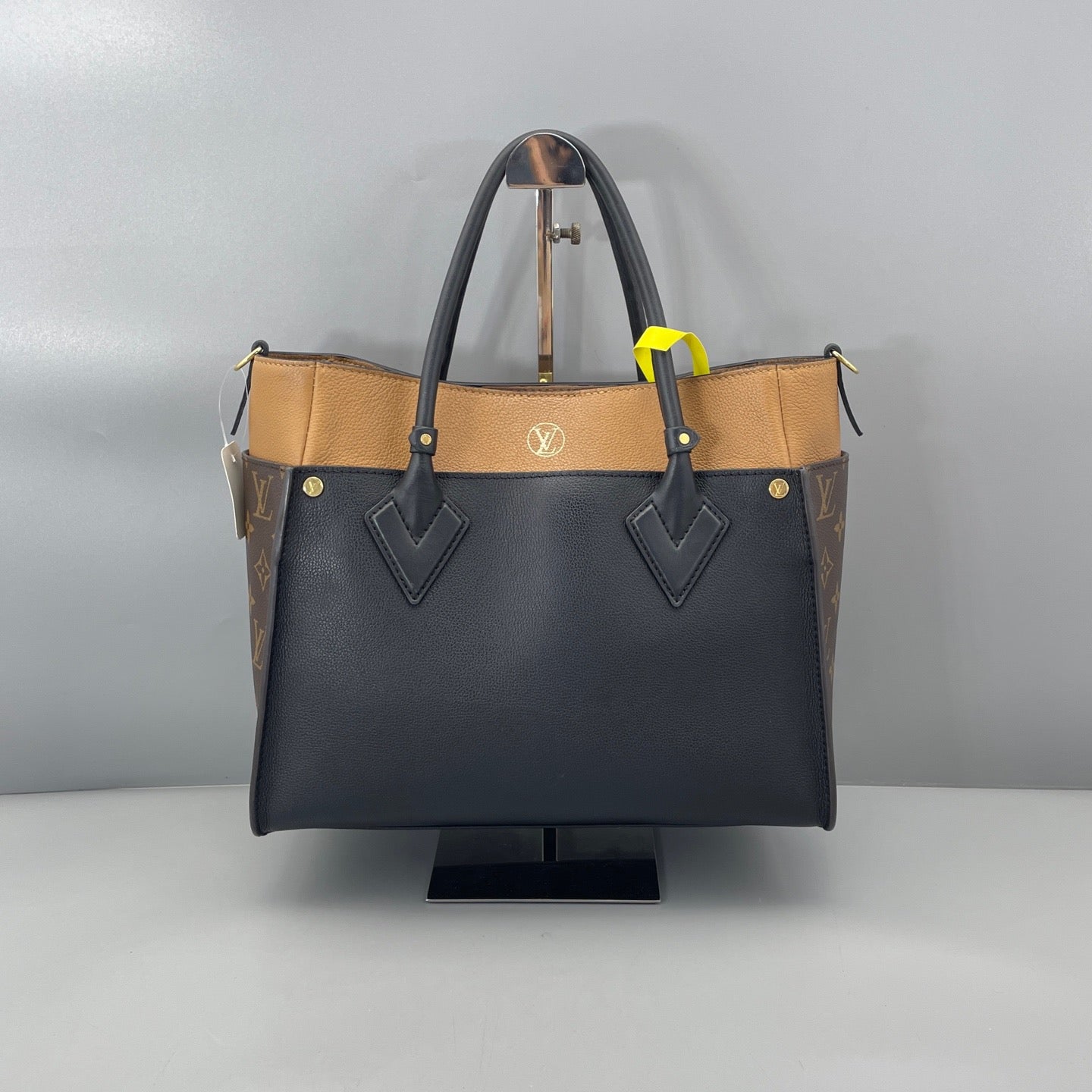 Louis Vuitton - On My Side - Grained Taurillon leather and Monogram coated canvas - Black - (Medium)