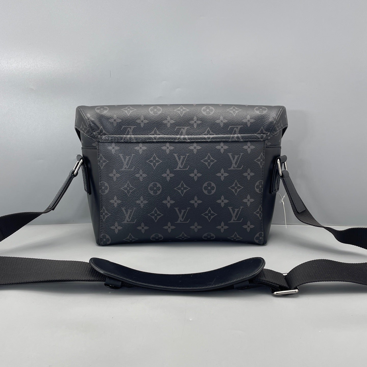 Louis Vuitton - Voyager Messenger Bag - Monogram Eclipse coated canvas with cowhide leather trim - Black and Grey - (Medium)