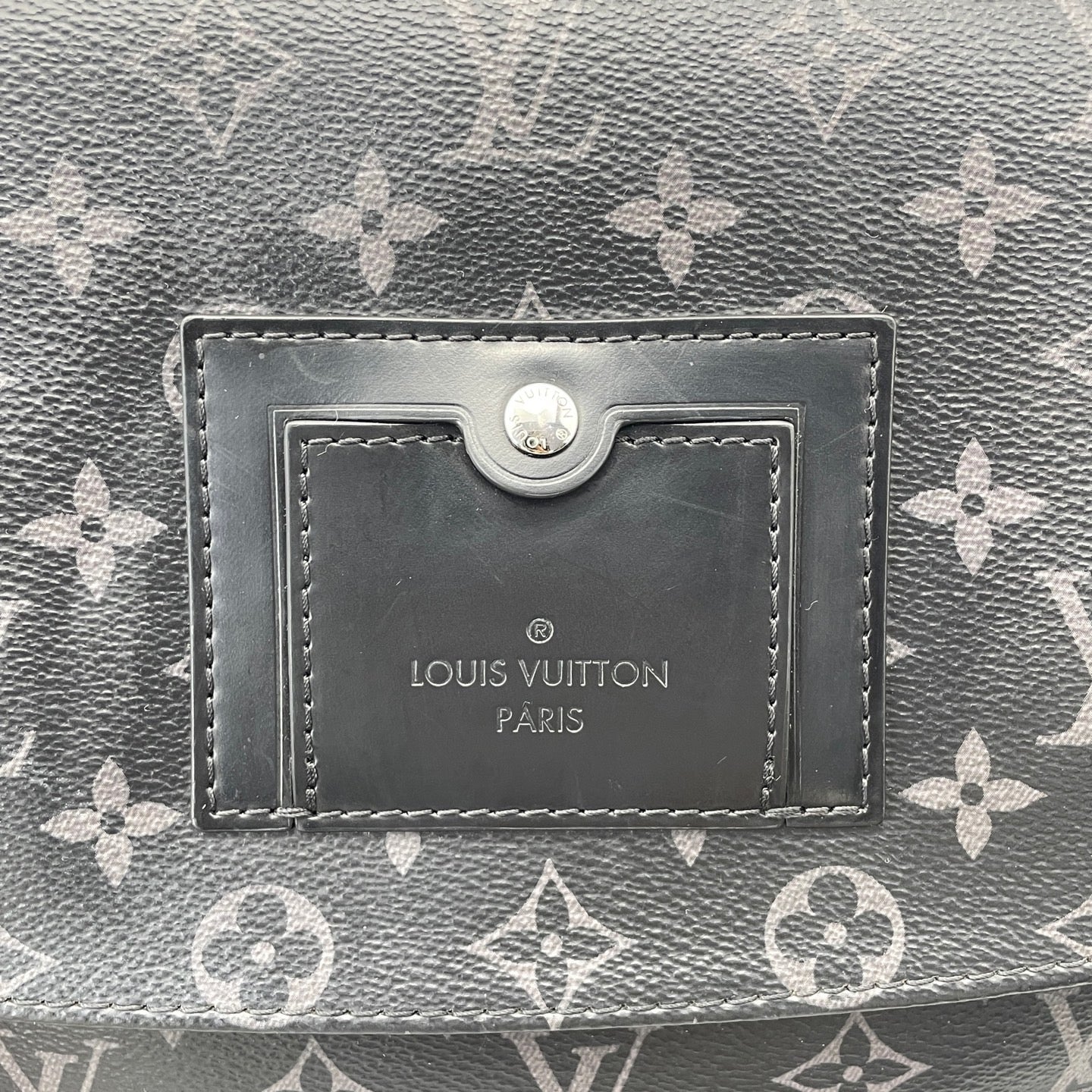 Louis Vuitton - Voyager Messenger Bag - Monogram Eclipse coated canvas with cowhide leather trim - Black and Grey - (Medium)