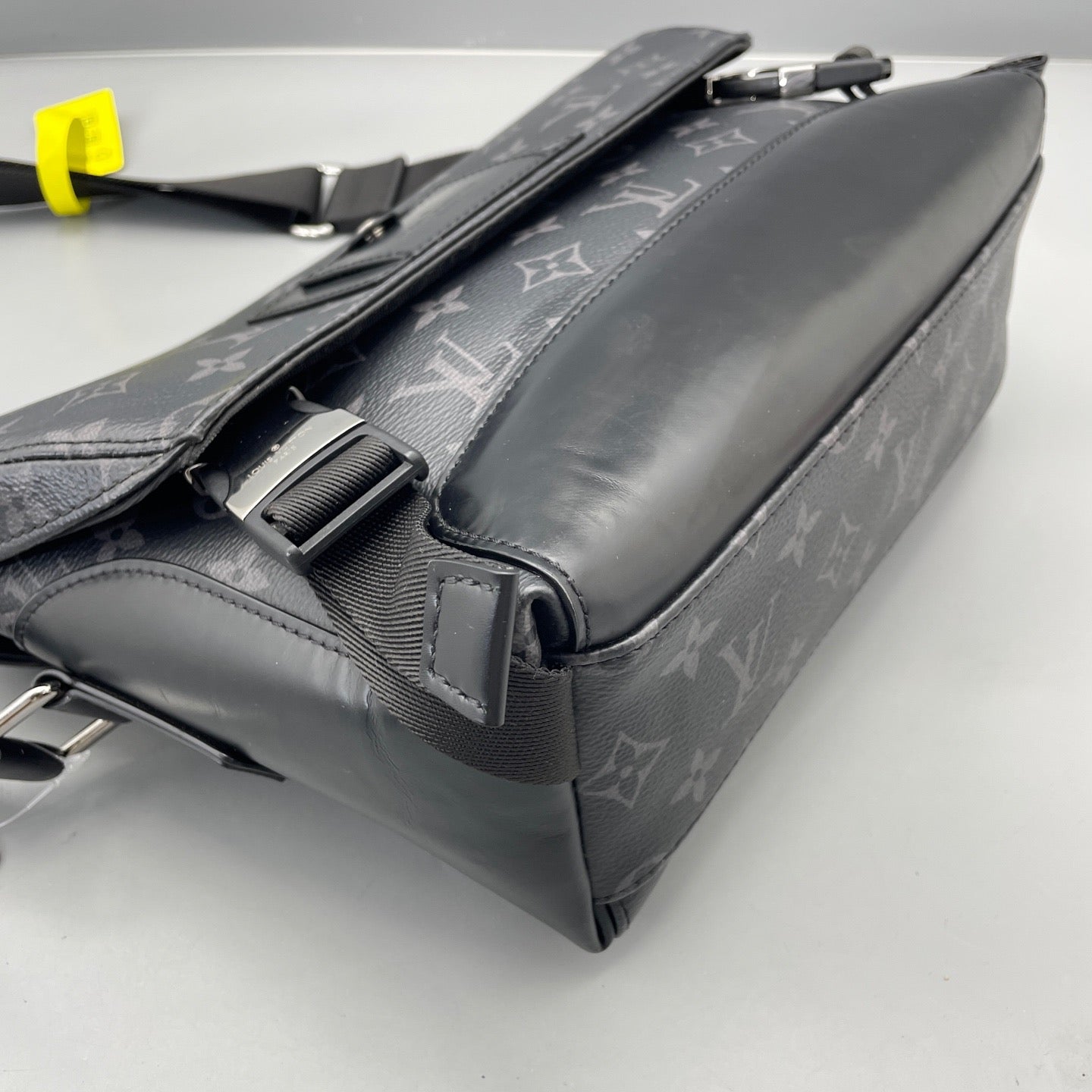 Louis Vuitton - Voyager Messenger Bag - Monogram Eclipse coated canvas with cowhide leather trim - Black and Grey - (Medium)